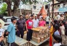युगल विदावत ने रक्षाबंधन पर बांटे 380 पैकेट जूस, बहनों के स्नेह और सम्मान को समर्पित रहा कार्यक्रम